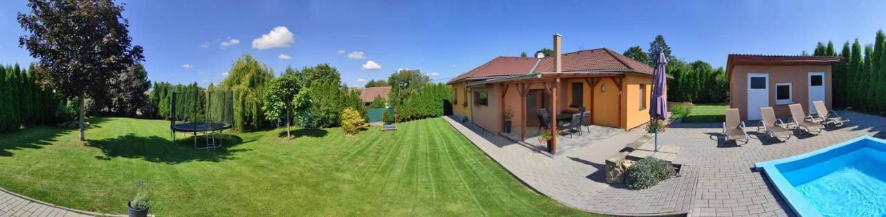 Prazdninovy Dum Bezkov U Znojma Villa Buitenkant foto